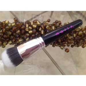 Mally Beauty Foundation Brush / FULL SIZE.